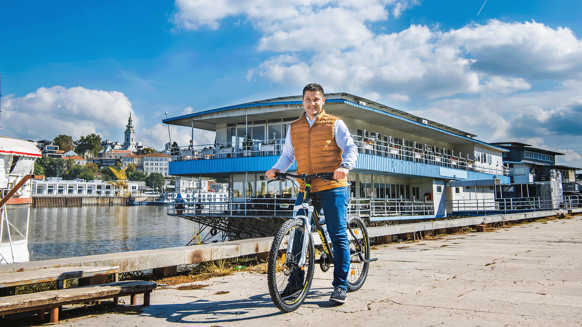 AholdDelhaize_Careers_Maxi_Vladan_Babić_Digital_Bicycle_Boat (2).png